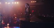Is Mindy really singing in Emily In Paris?